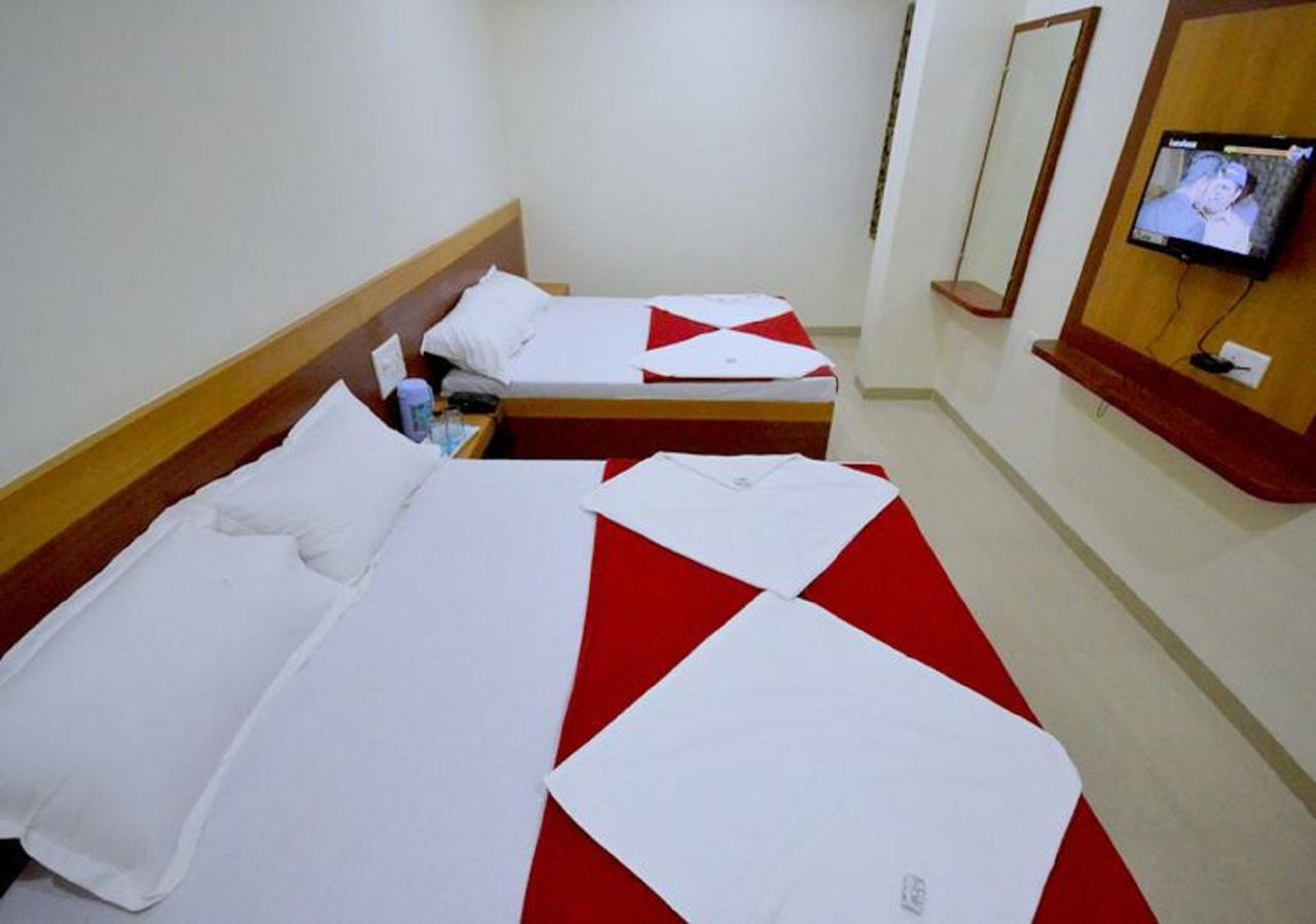 Hotel S S Palace Shirdi Eksteriør billede