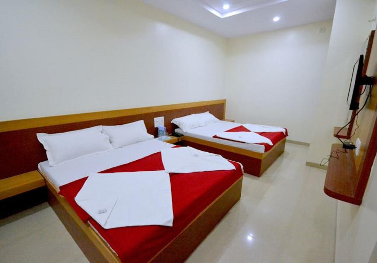 Hotel S S Palace Shirdi Eksteriør billede