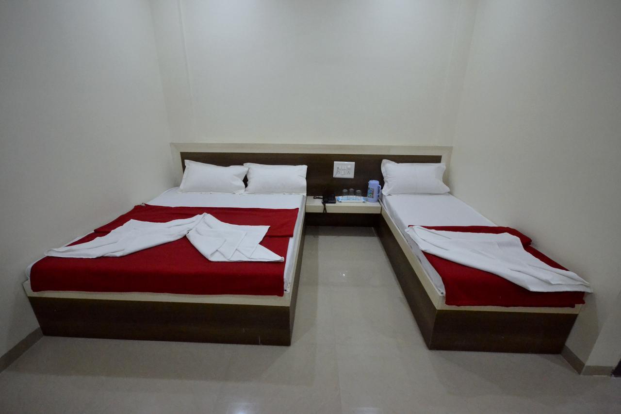 Hotel S S Palace Shirdi Eksteriør billede